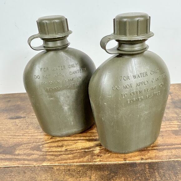 2 Pack US Military 1 Quart OD Hard Plastic Canteen Heavy Duty VGC - Picture 1 of 8